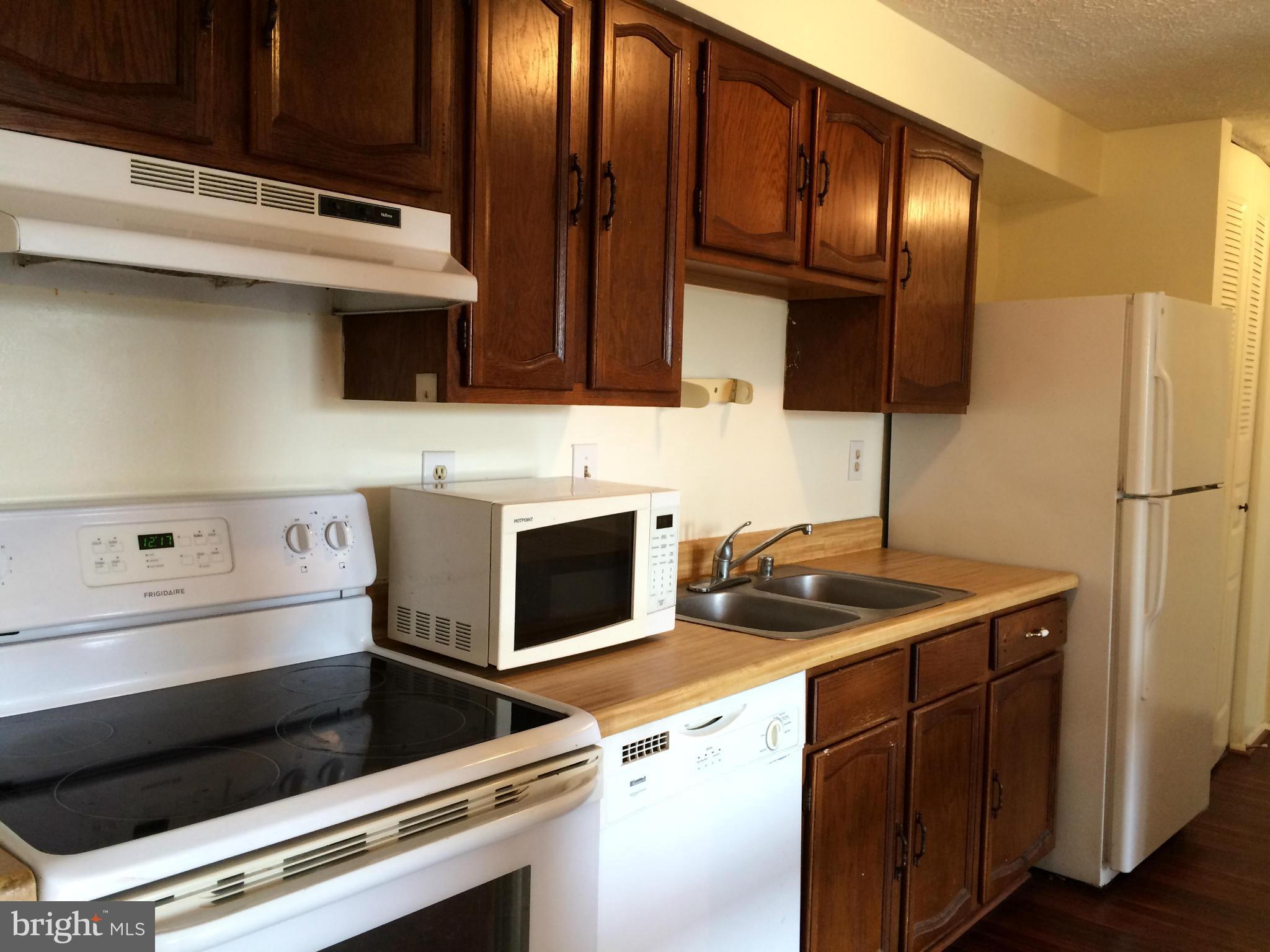 550 Heather Ridge Drive, Unit 7J Frederick, MD 21702 - Photo 7 of 11 Kitchen