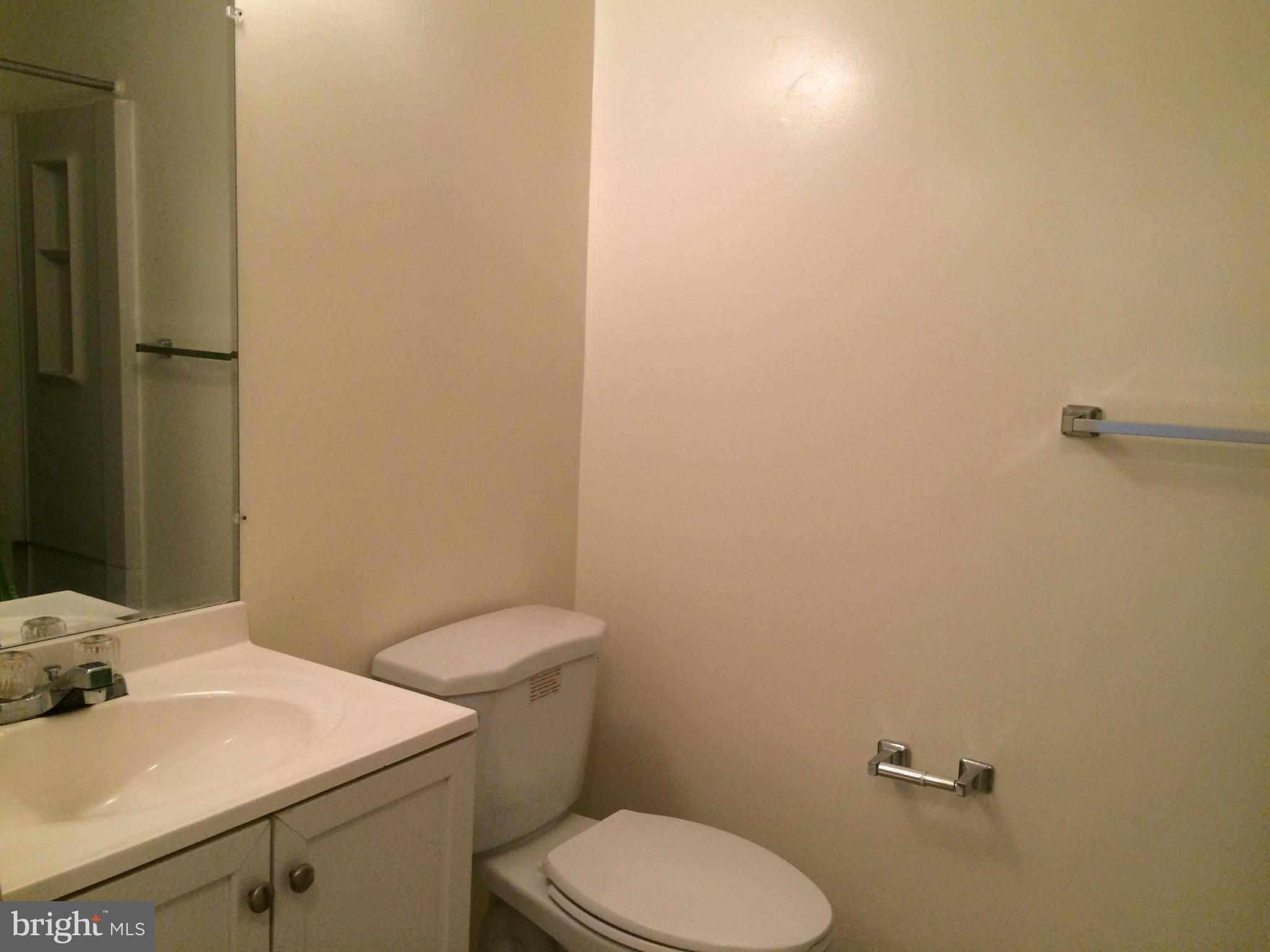 550 Heather Ridge Drive, Unit 7J Frederick, MD 21702 - Photo 8 of 11 Bath