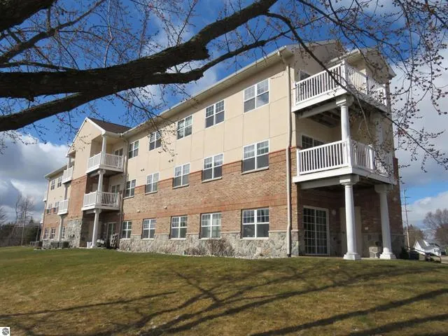 $199,900 | 301 North Lake Street, Unit 208, Cadillac, MI 49601