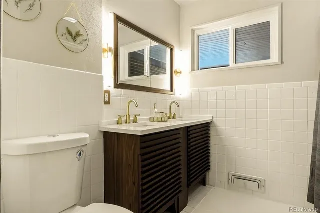 a view of an empty room with a fireplace