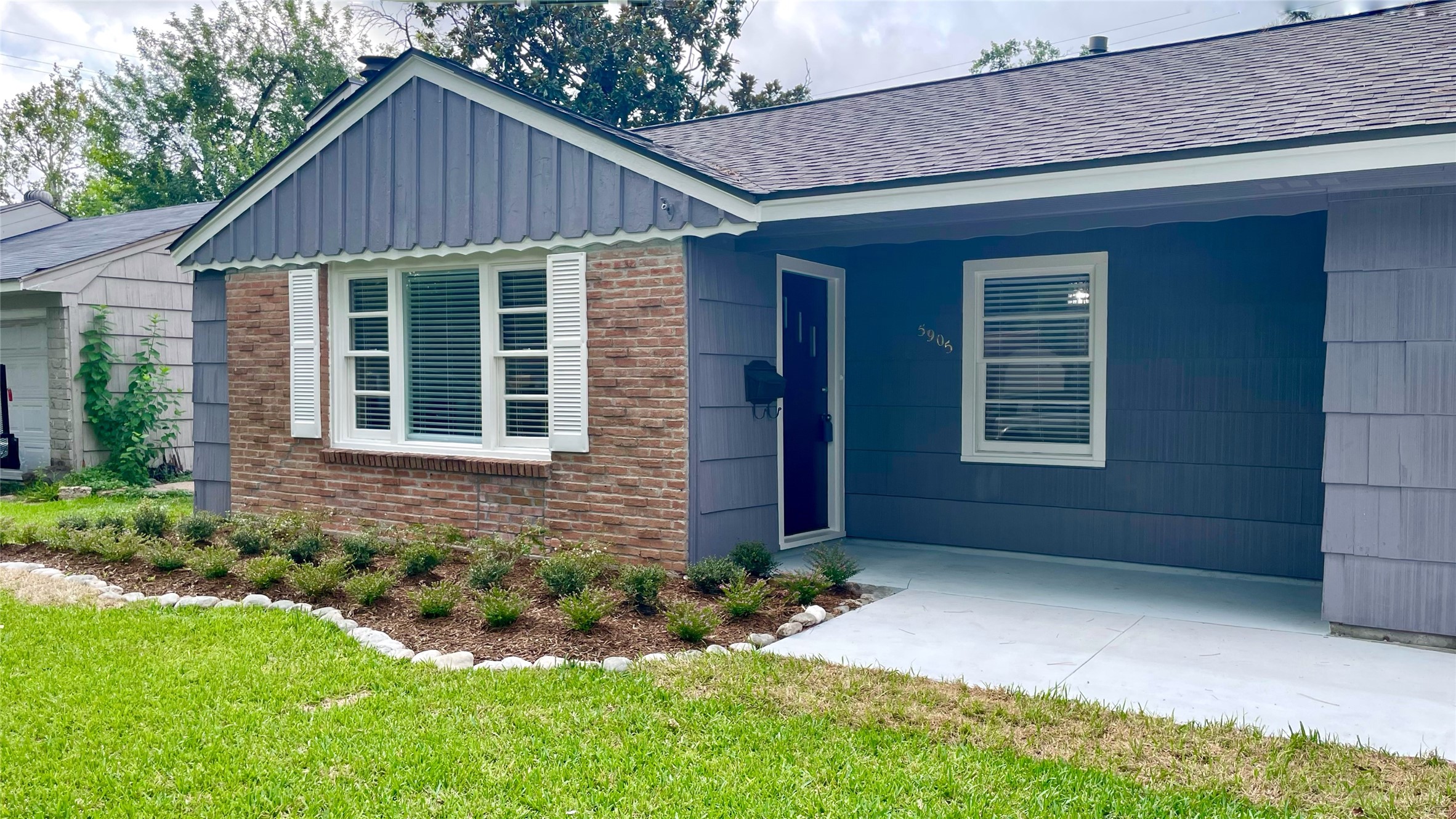 5905 Darnell Street Houston, TX 77074 - Photo 3 of 34 a view of front of a house with a yard