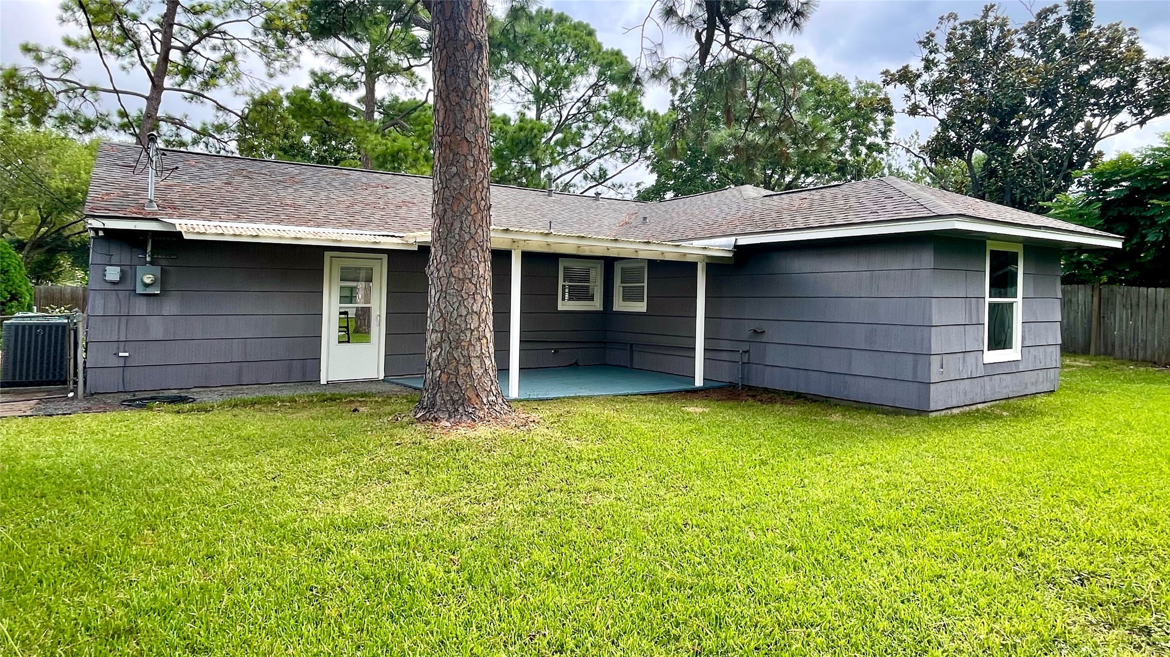 5905 Darnell Street Houston, TX 77074 - Photo 32 of 34 a front view of a house with a garden