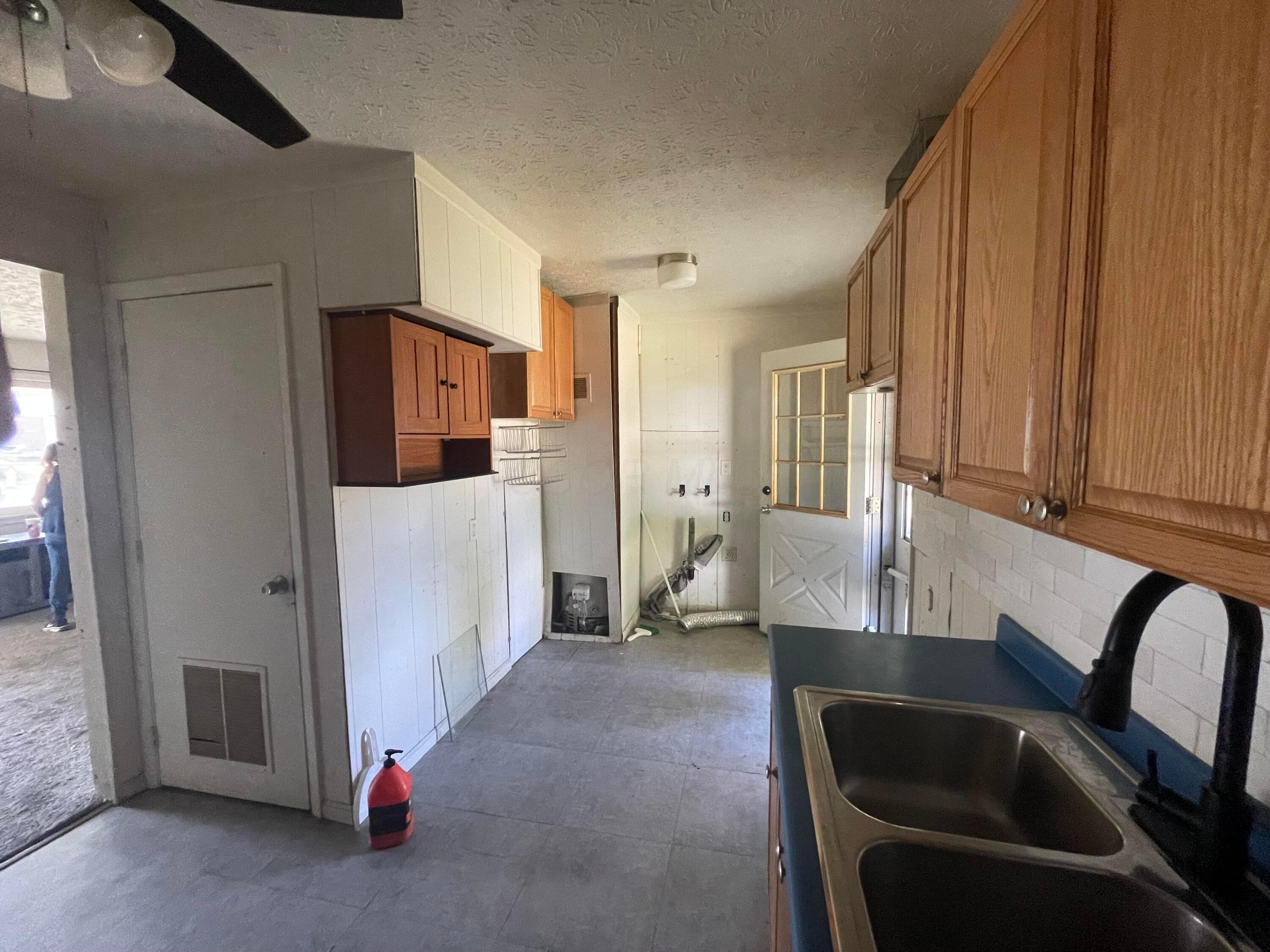 931 Antwerp Road Columbus, OH 43213 - Photo 10 of 25 14