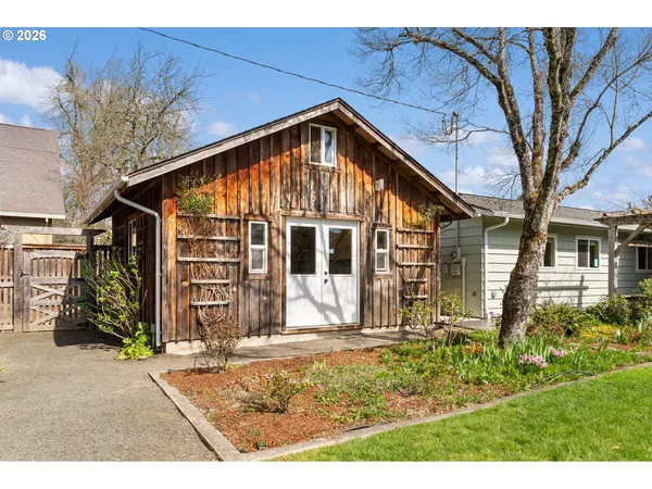 $1,200,000 | 394 Cherry Drive, Eugene, OR 97401