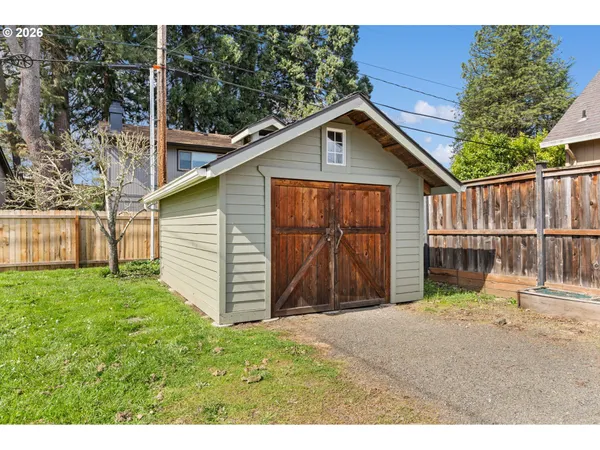 $1,200,000 | 394 Cherry Drive, Eugene, OR 97401