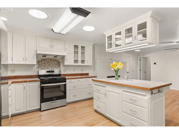 $1,200,000 | 394 Cherry Drive, Eugene, OR 97401