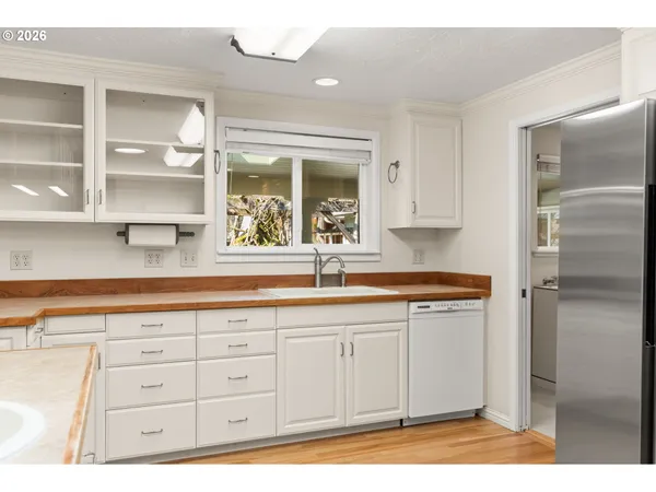 $1,200,000 | 394 Cherry Drive, Eugene, OR 97401