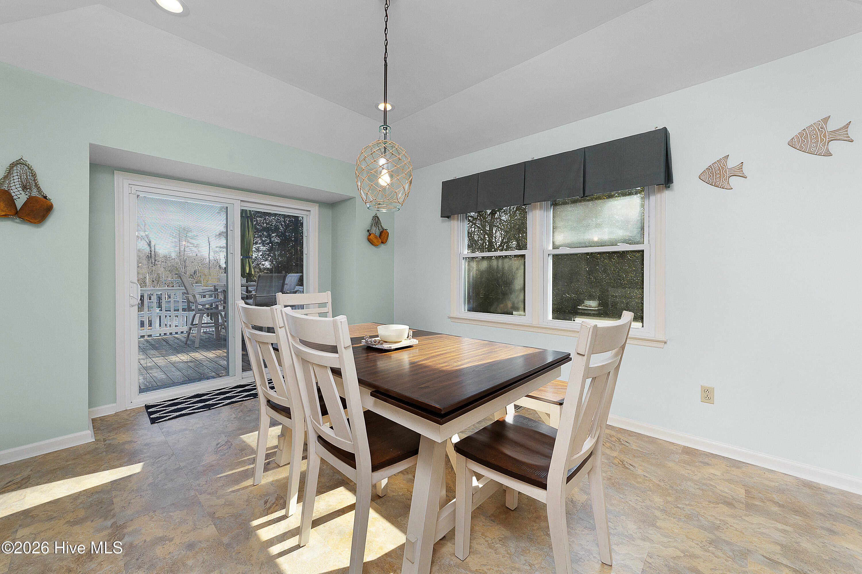 104 Outrigger Road New Bern, NC 28562 - Photo 9 of 41 Dining