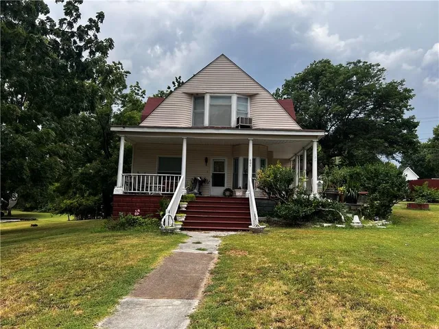 $158,000 | 607 Military Avenue, Baxter Springs, KS 66713