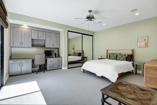 a close up view of a washer and dryer