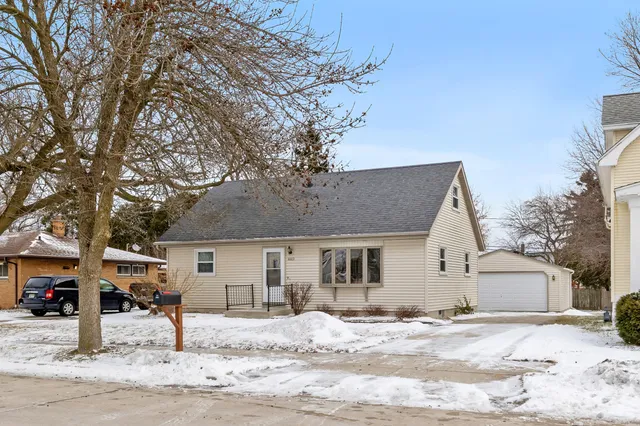 $269,900 | 1135 North 27th Street, Sheboygan, WI 53081