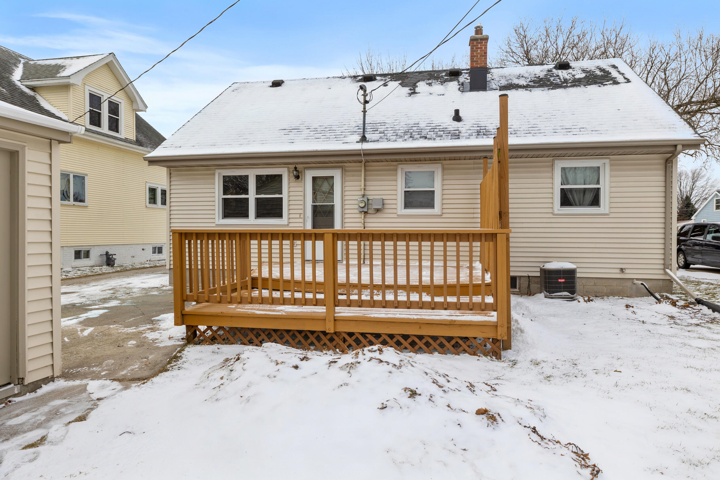 1135 North 27th Street Sheboygan, WI 53081 - Photo 24 of 30 Backyard Deck