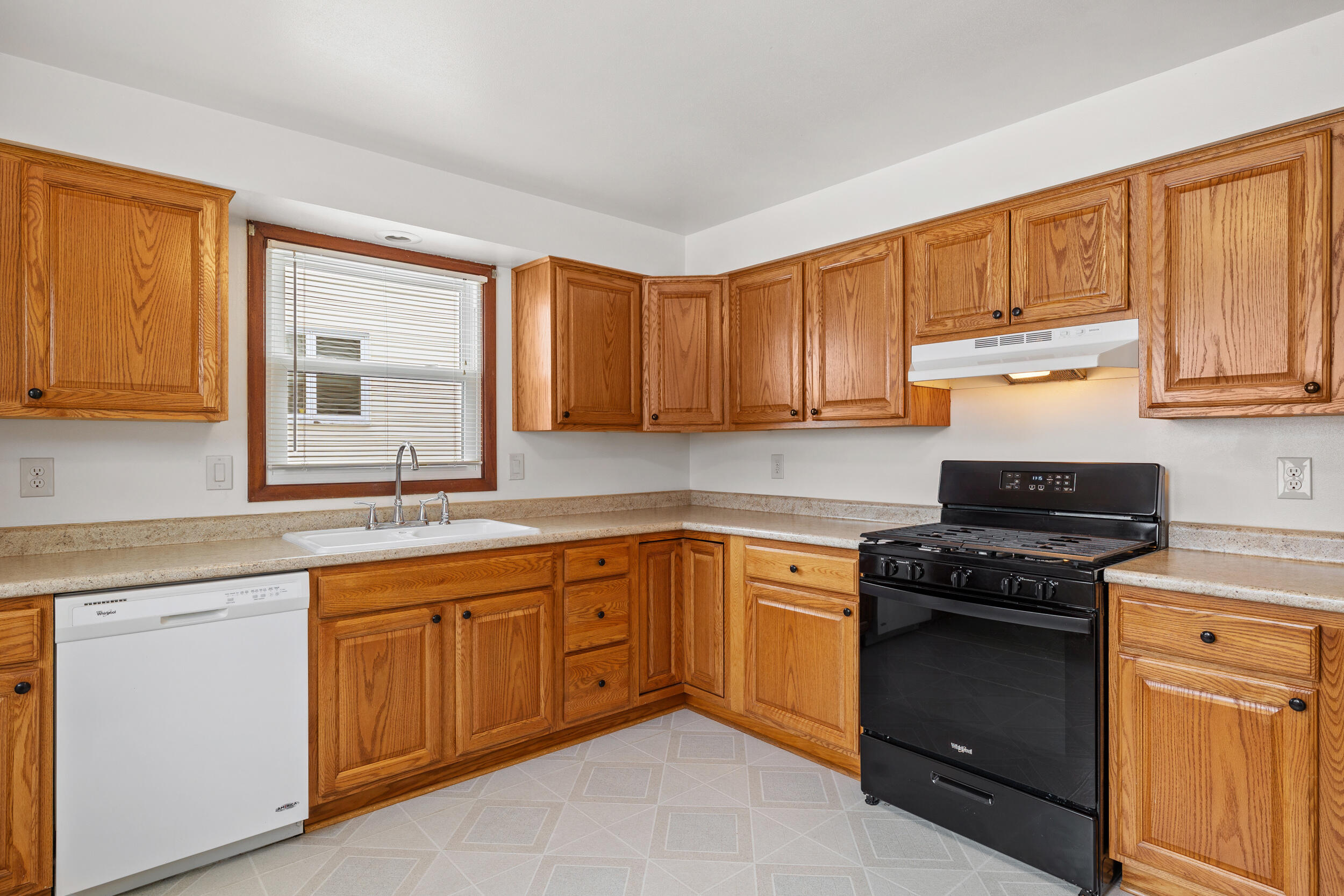 1135 North 27th Street Sheboygan, WI 53081 - Photo 3 of 30 Kitchen