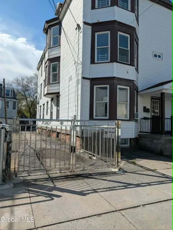 $1,600 | 120 Degraff Street, Unit 3, Schenectady, NY 12308