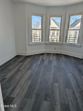 $1,800 | 120 Degraff Street, Unit 3, Schenectady, NY 12308