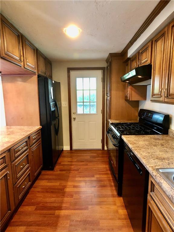 443 Filmore Road Pittsburgh, PA 15221 - Photo 6 of 22 Kitchen