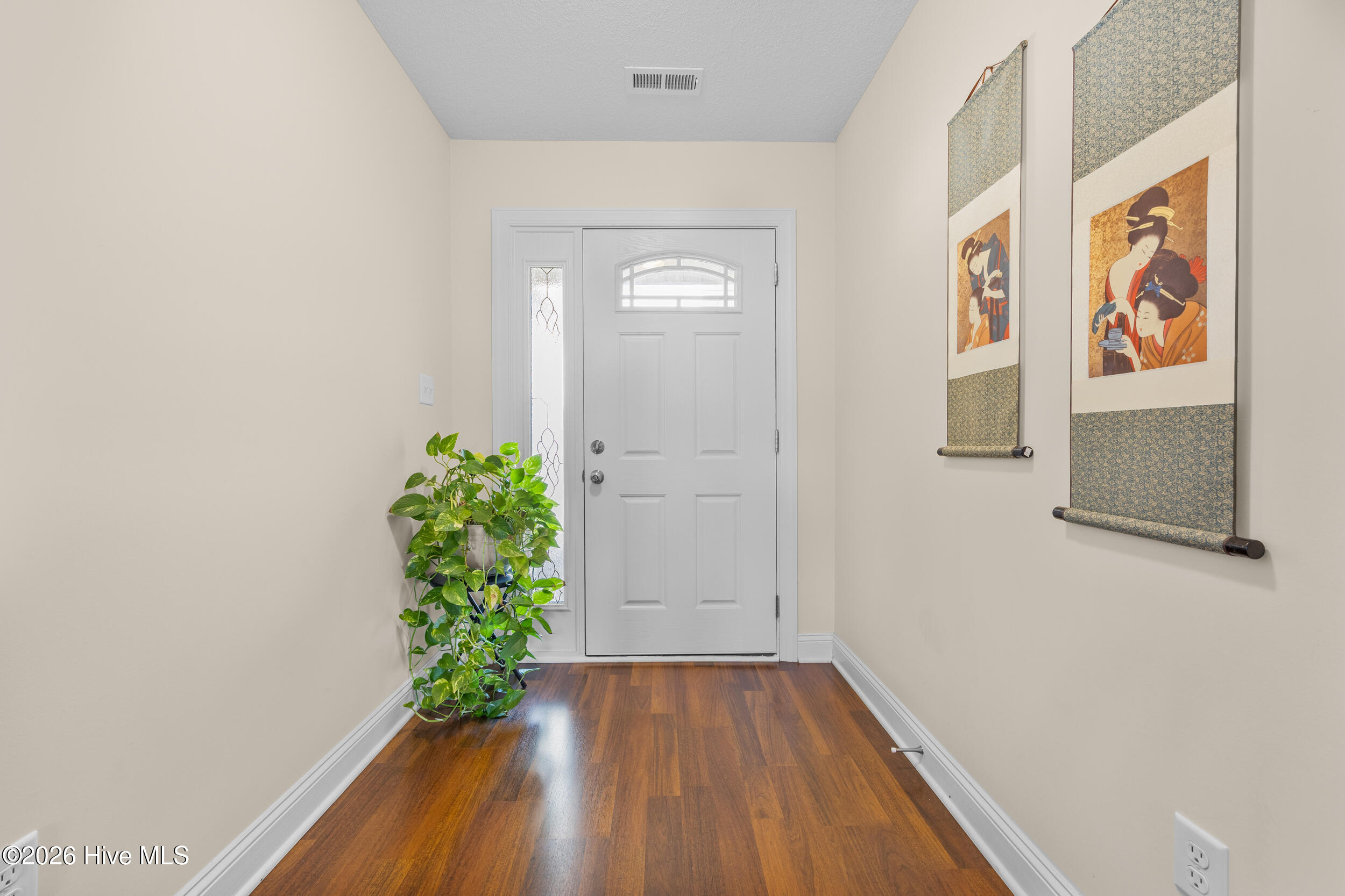 312 Strut Lane Richlands, NC 28574 - Photo 7 of 42 7_foyer
