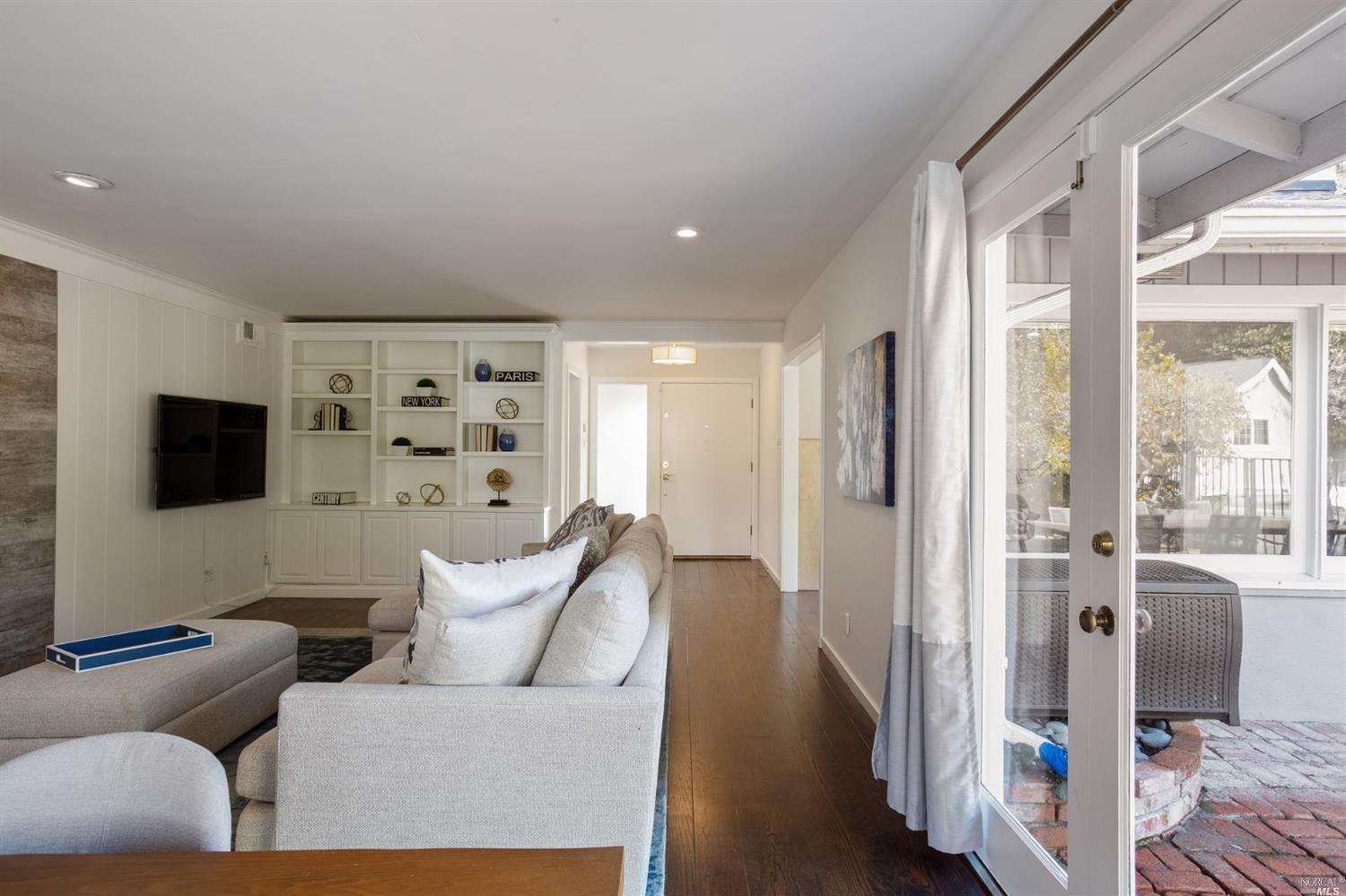 100 Summit Avenue San Rafael, CA 94901 - Photo 12 of 25