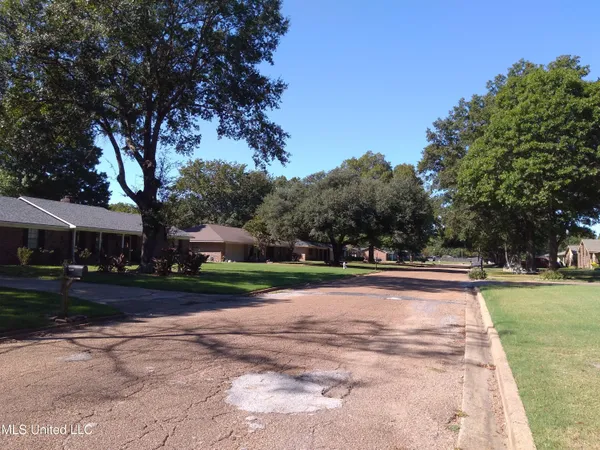 $199,500 | 315 North Mcarthur Circle, Indianola, MS 38751