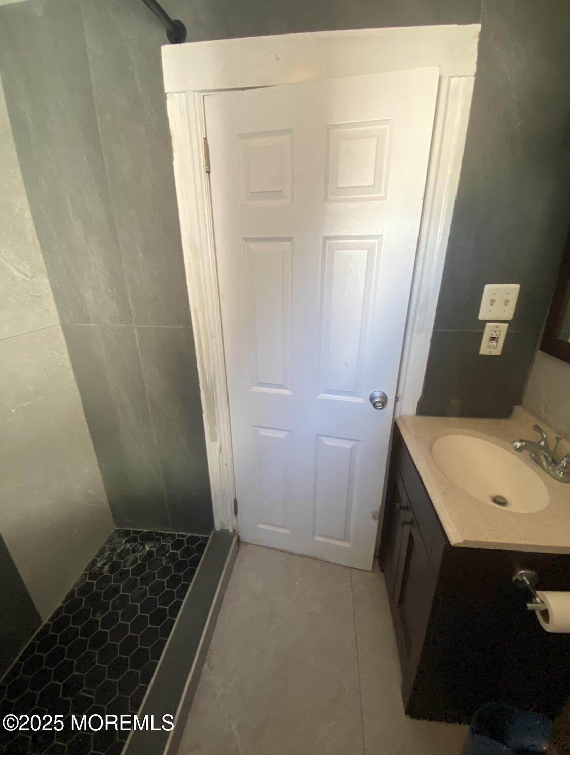 309 Hume Street Allenhurst, NJ 07711 - Photo 72 of 77 Unit D bathroom