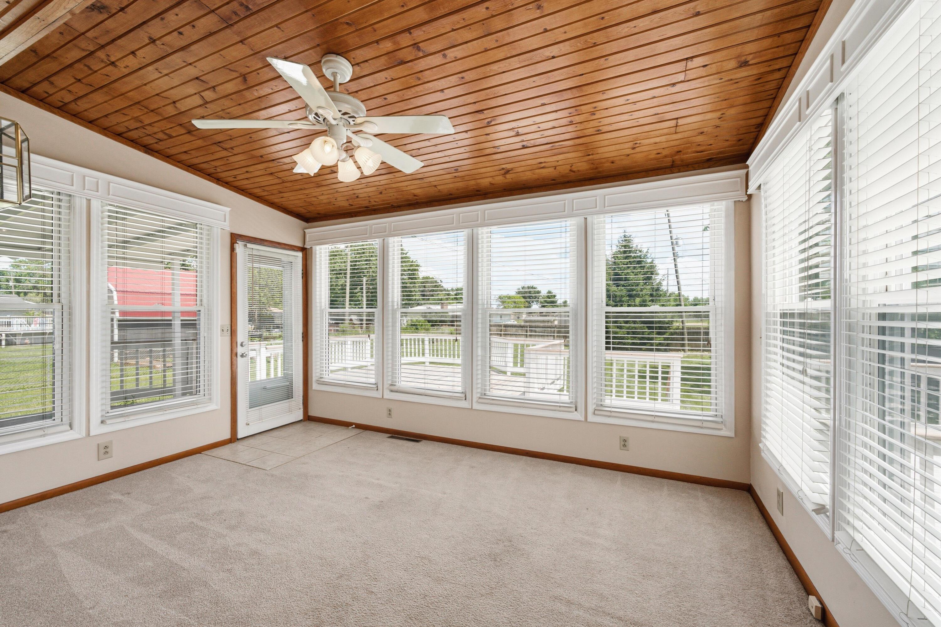 4424 Ethel Road Obetz, OH 43207 - Photo 20 of 34 Sunroom1