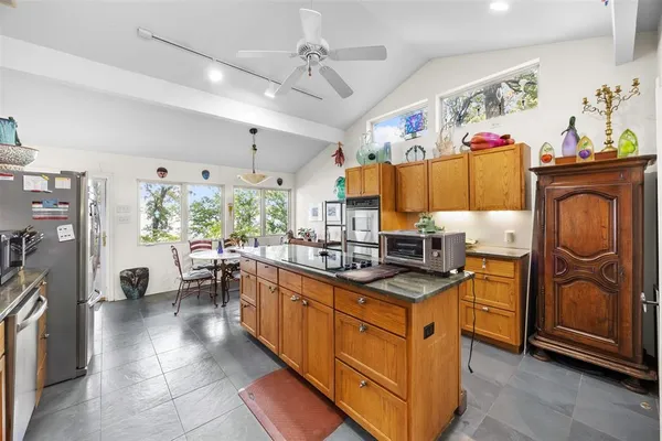 $699,999 | 1108 Lovers Lane, Tool, TX 75143