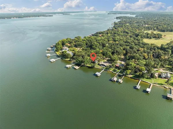 $699,999 | 1108 Lovers Lane, Tool, TX 75143