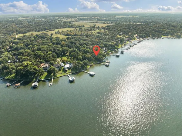 $699,999 | 1108 Lovers Lane, Tool, TX 75143