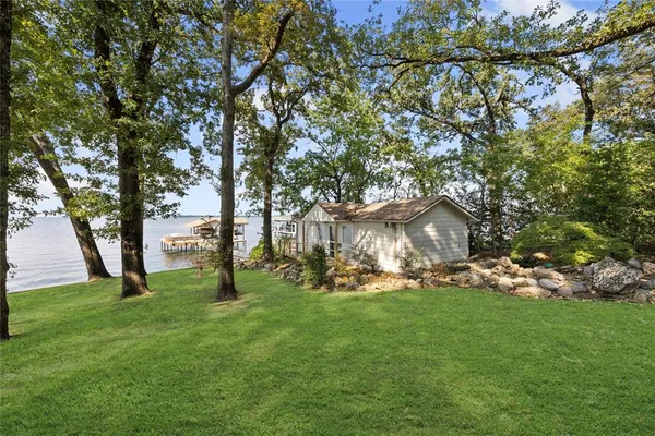 $699,999 | 1108 Lovers Lane, Tool, TX 75143