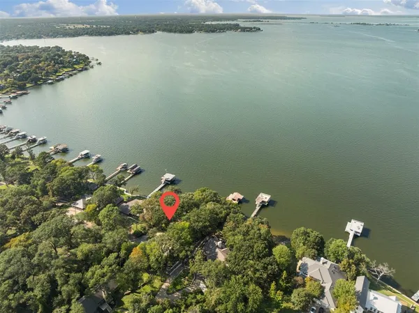 $699,999 | 1108 Lovers Lane, Tool, TX 75143