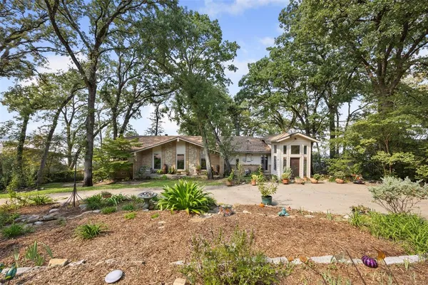 $699,999 | 1108 Lovers Lane, Tool, TX 75143