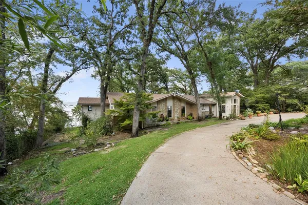$699,999 | 1108 Lovers Lane, Tool, TX 75143