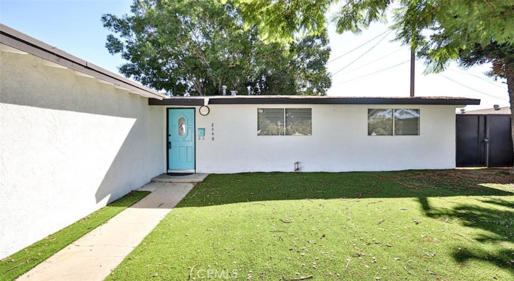 2540 West Picadilly Way Anaheim, CA 92801 - Photo 2 of 37 a view of backyard of house