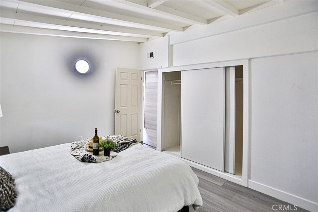 2540 West Picadilly Way Anaheim, CA 92801 - Photo 22 of 37 a bedroom with a bed and a potted plant