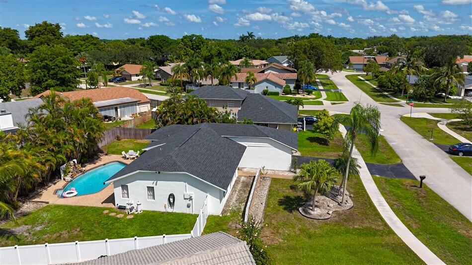 21732 Little Bear Way Boca Raton, FL 33428 - Photo 3 of 44 07