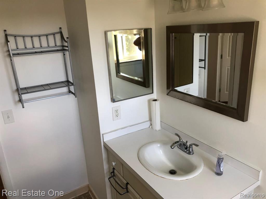 451 Miller Avenue, Unit 212 Rochester, MI 48307 - Photo 10 of 11