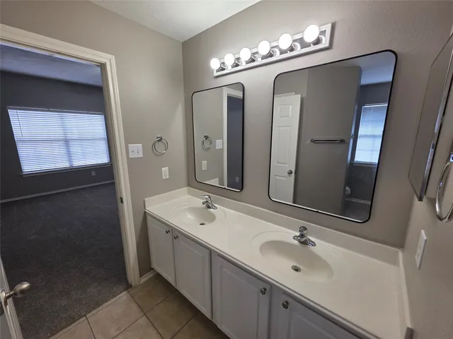 $1,895 | 94 North Burberry Park Circle, Spring, TX 77382