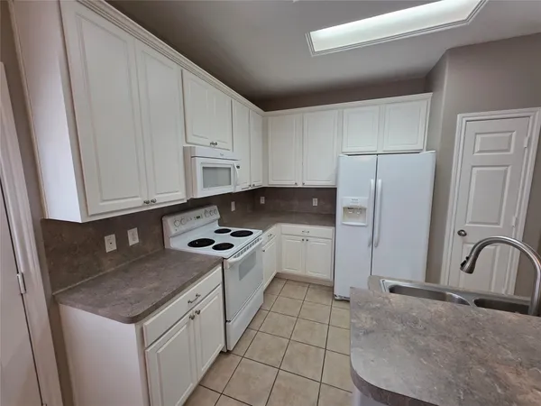 $1,695 | 94 North Burberry Park Circle, Spring, TX 77382