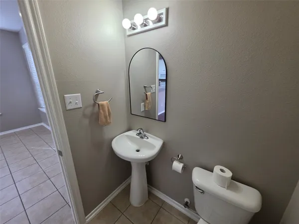 $1,695 | 94 North Burberry Park Circle, Spring, TX 77382