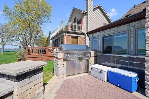 $1,095,000 | 8115 Colony Drive, Algonac, MI 48001