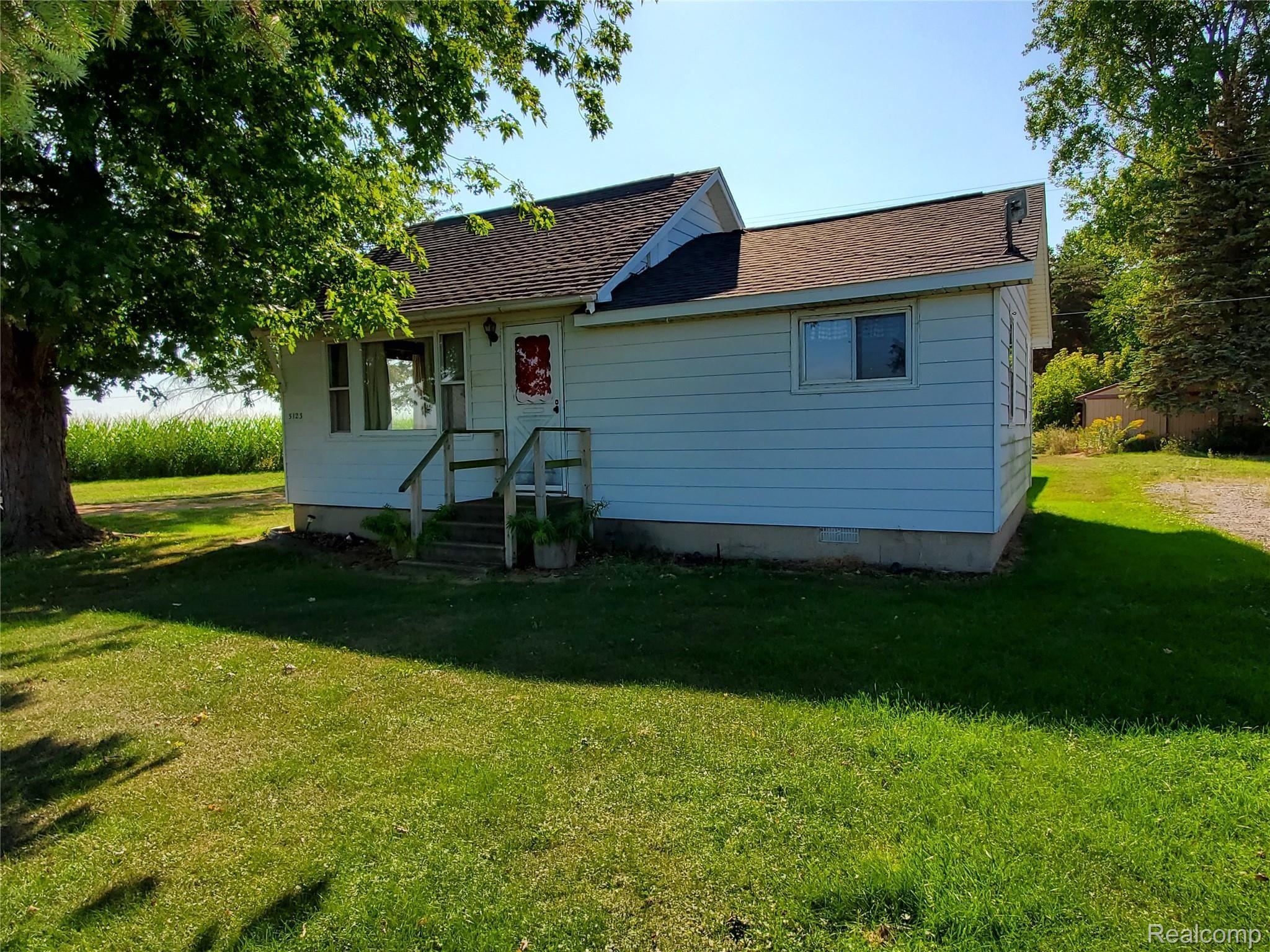 5123 North Vassar Road Akron, MI 48701 - Photo 1 of 37 20190905_164819.jpg