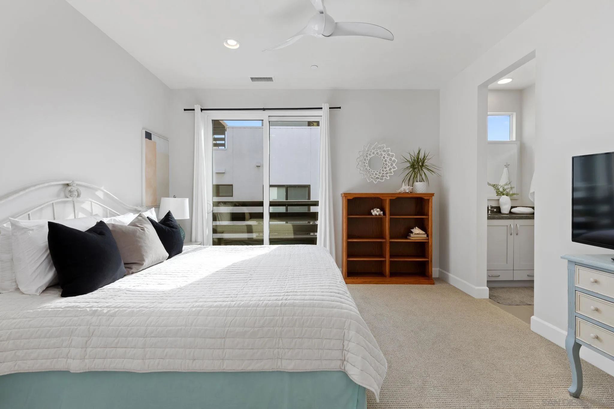 2521 State Street Carlsbad, CA 92008 - Photo 19 of 30 a bedroom with a bed and a television