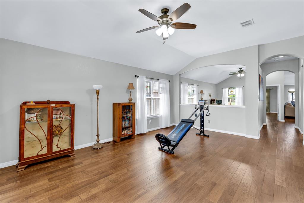 1065 Springhill Drive Saginaw, TX 76179 - Photo 4 of 40