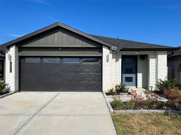 $2,350 | 12711 Sydenham Hill Lane, Houston, TX 77047