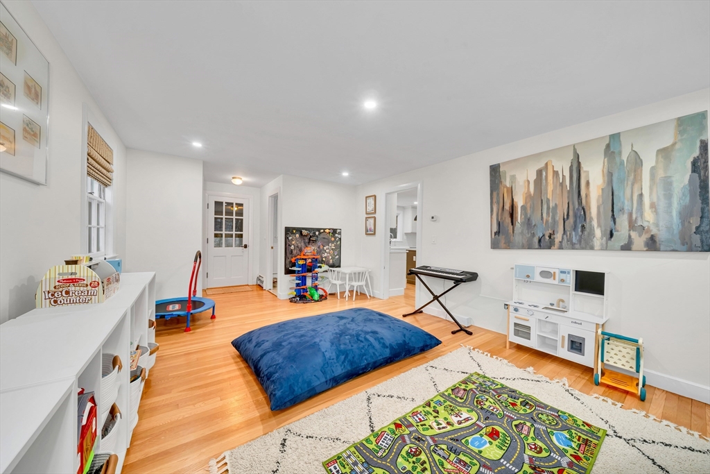 17 Wakefield Street Reading, MA 01867 - Photo 14 of 38