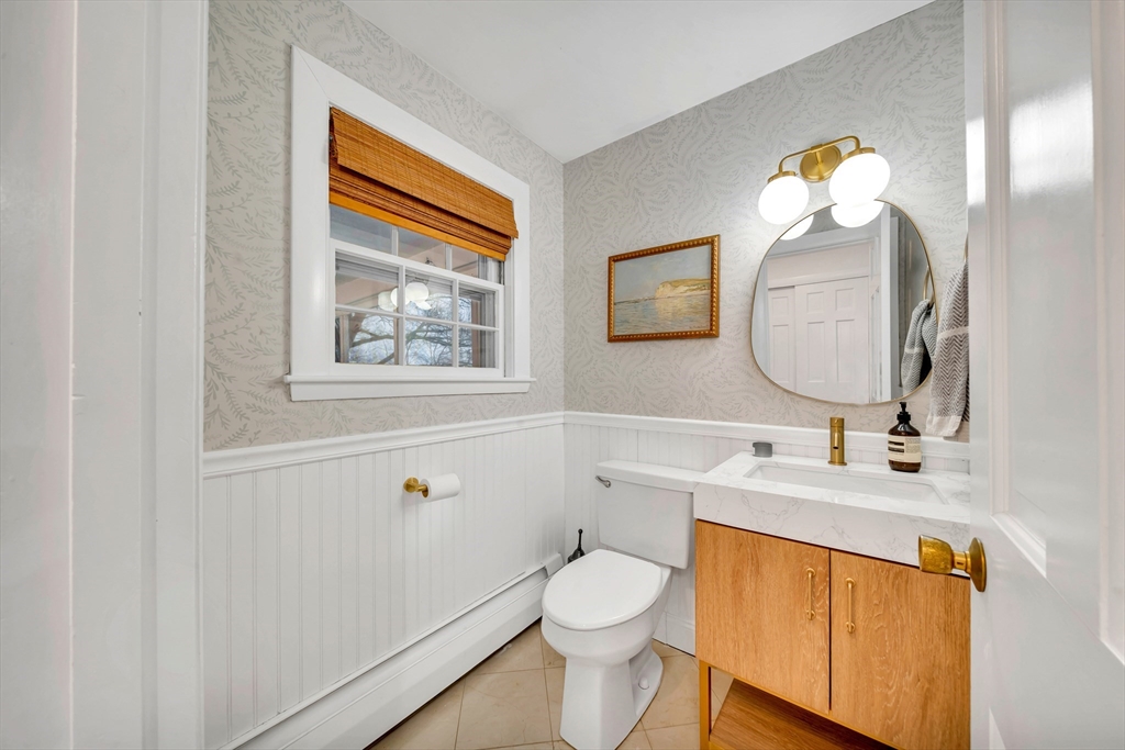 17 Wakefield Street Reading, MA 01867 - Photo 15 of 38