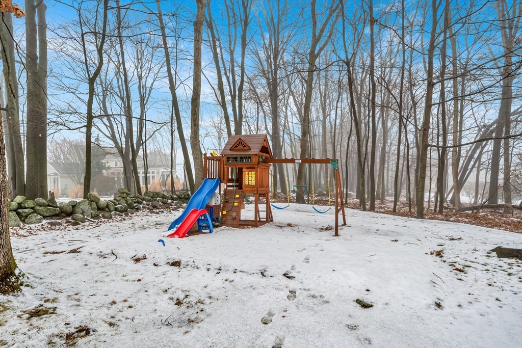 17 Wakefield Street Reading, MA 01867 - Photo 27 of 38