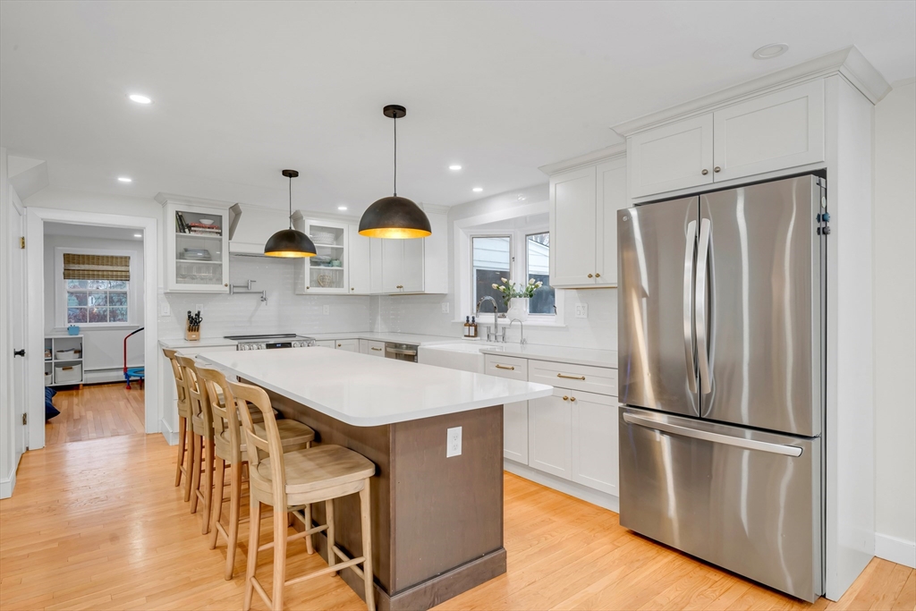 17 Wakefield Street Reading, MA 01867 - Photo 8 of 38