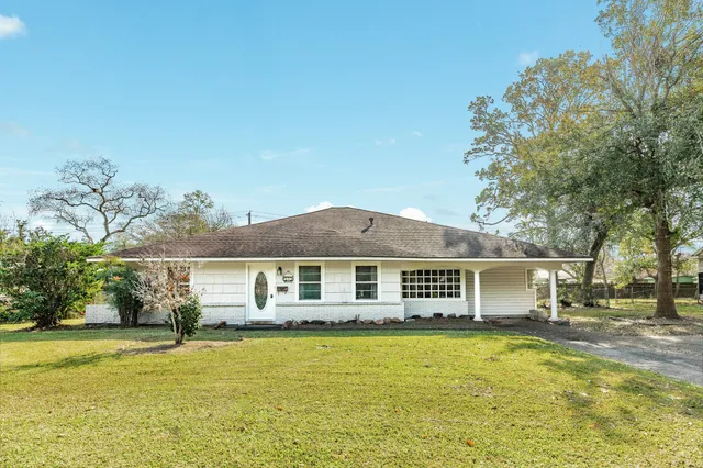 $264,900 | 935 Magnolia Street, Lake Jackson, TX 77566