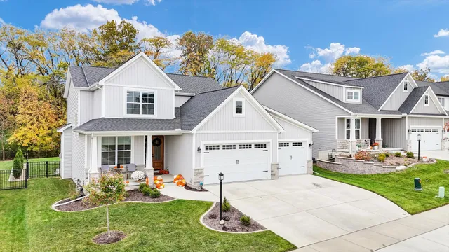 $565,000 | 1311 Ravenwood Drive, Mahomet, IL 61853